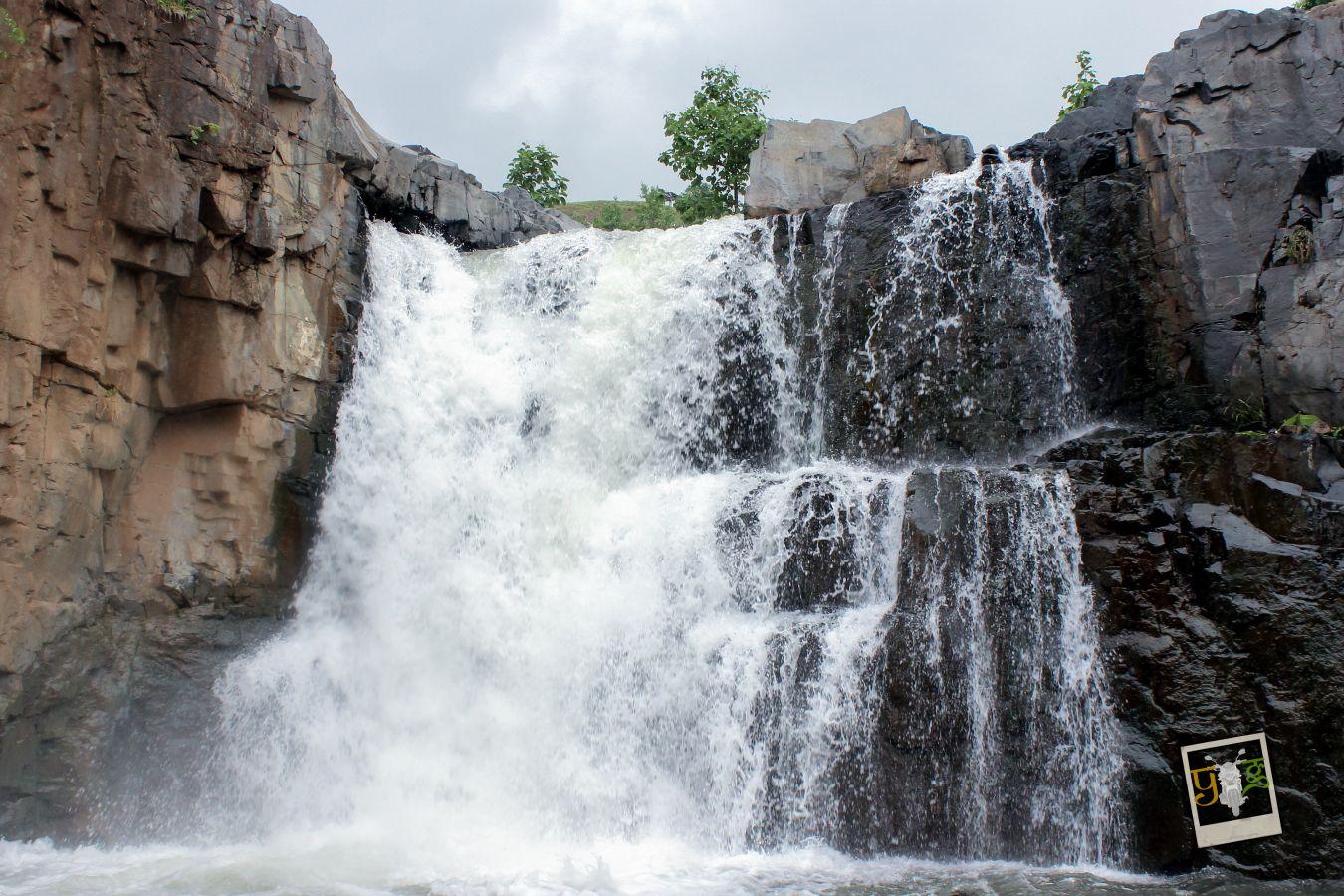 Zarwani Waterfalls Statue of Unity
