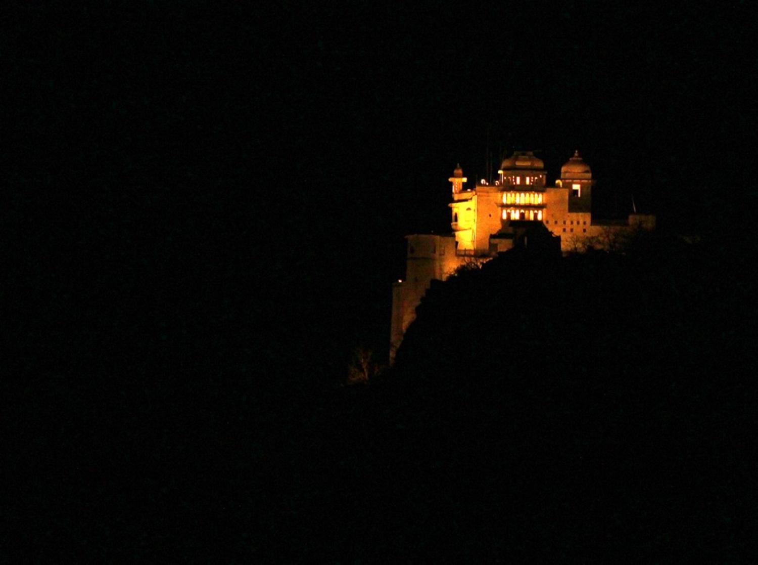 Monsoon Palace (Sajjan Garh Fort)