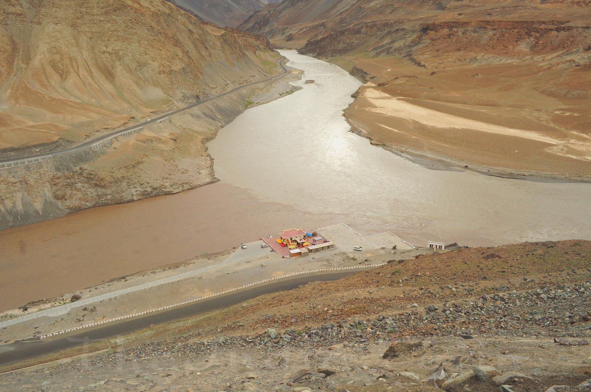 Confluence of Indus & Zanskar River Nimo