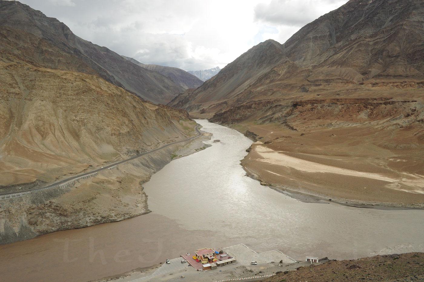 Confluence of Indus & Zanskar River Nimo