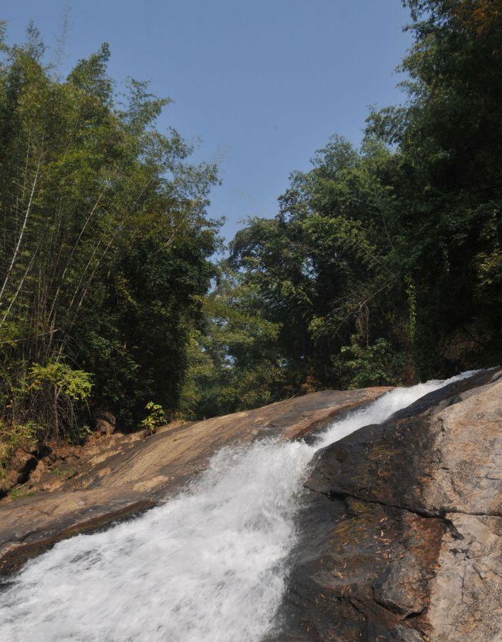 Keezharkuthu Waterfalls Thodupuzha